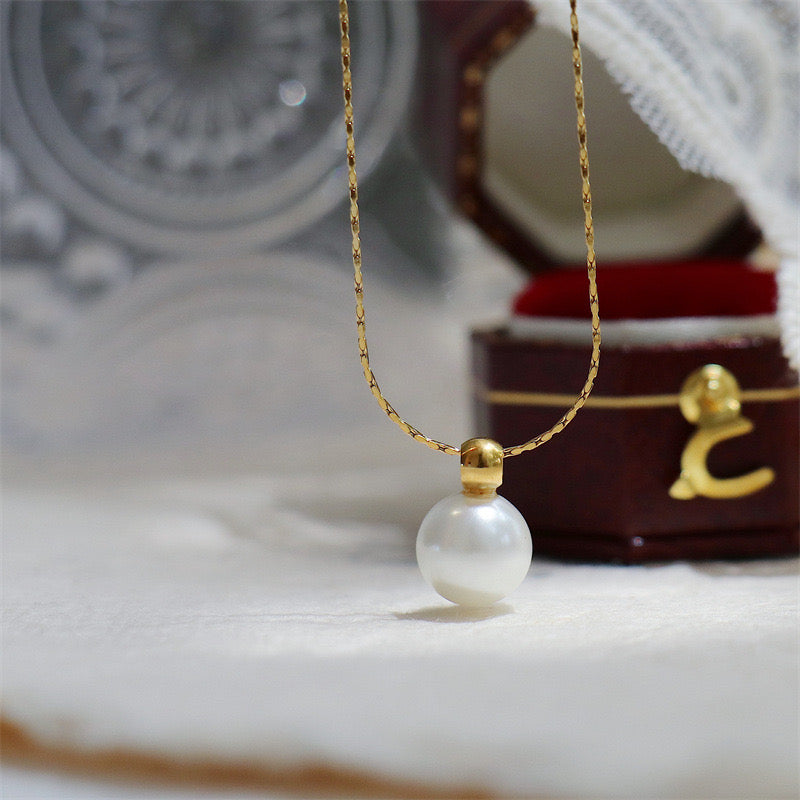 Minimal Pearl Pendant Necklace