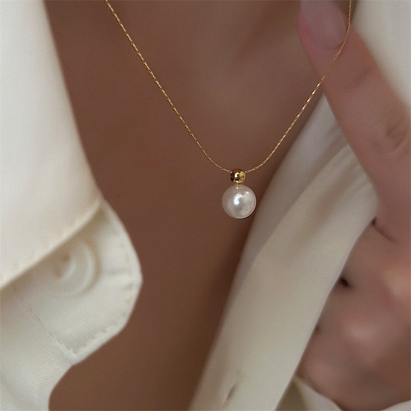Minimal Pearl Pendant Necklace